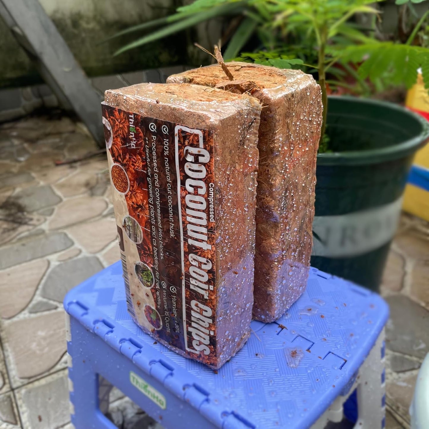 2 Pack (2.2 lbs) Coco Chips for Indoor Plants and Reptiles - Coco Coir and Coconut Fiber Substrate - Coconut Coir Chips for Gardening, Box Turtle Bedding, and Leopard Gecko Substrate